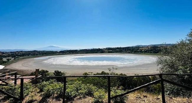 Lago di Pergusa asciutto