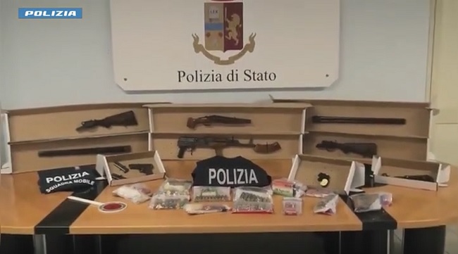 Arsenale sequestrato dalla Polizia