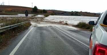 Acqua e fango in una strada