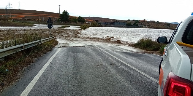 Acqua e fango in una strada