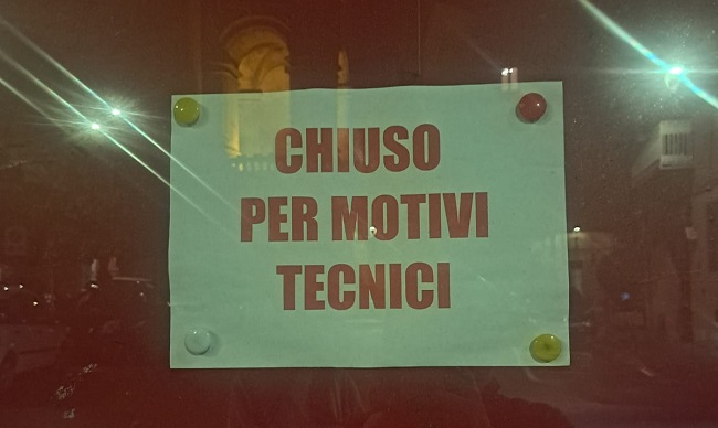 cartello chiuso per motivi tecnici