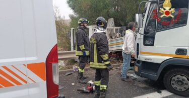 incidente A19 mezzi pesanti