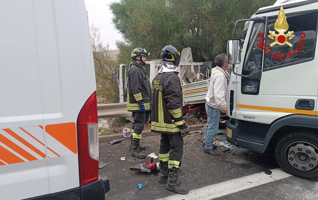 incidente A19 mezzi pesanti