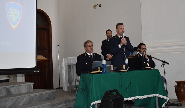 Incontro della Polizia con le scuole