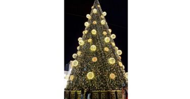 Albero di Natale al Sicilia Outlet Village